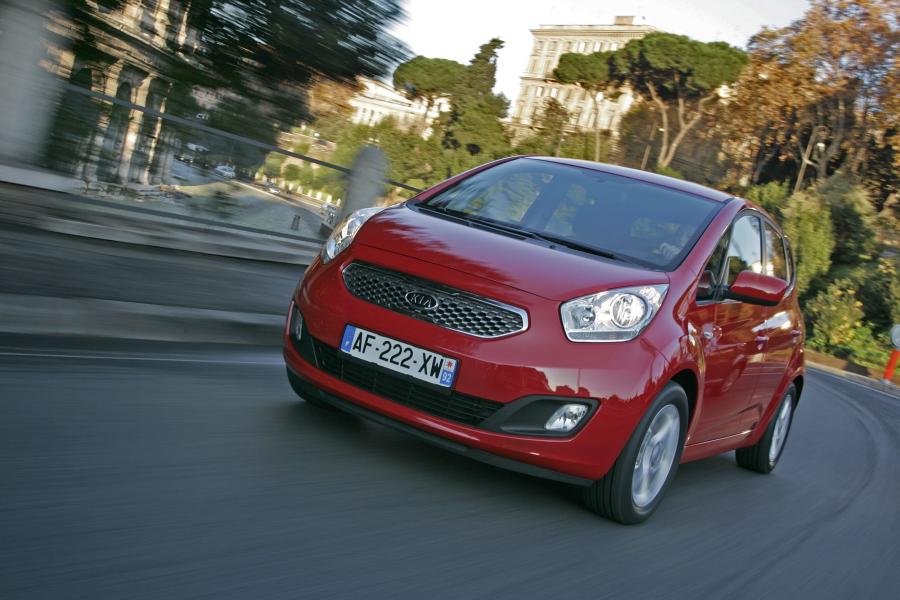  Kia Venga 2010 года  (фото 14 из 199)
